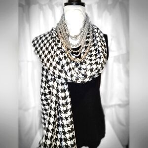 Houndstooth scarf